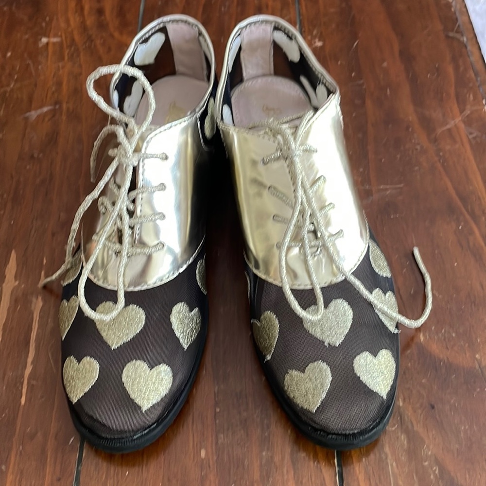 Bass Rachel Antonoff gold heart shoes (sz 5.5)